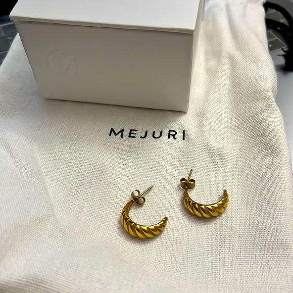 Mejuri 18K Gold earrings - Picture 3 of 3
